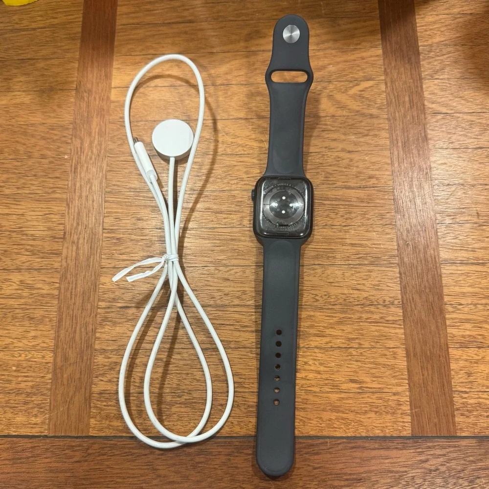 Apple Watch Series 8 45mm Midnight Aluminum Case with Sport Band (GPS) - Picture 4 of 6